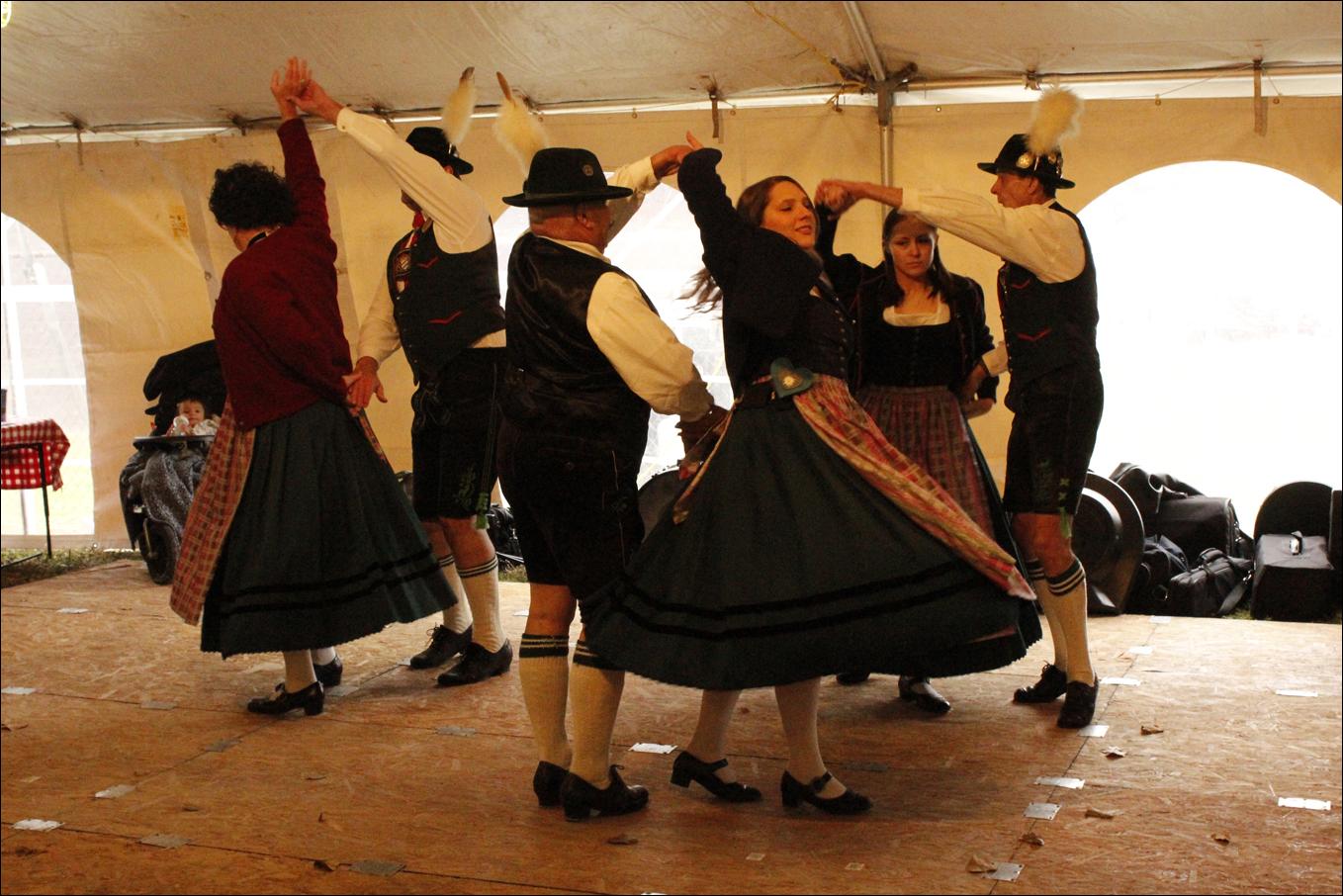 Folk dance troupe returns to Harmony 
